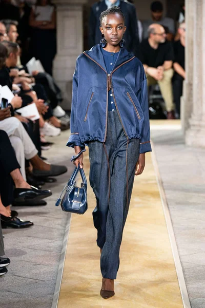 Look 27